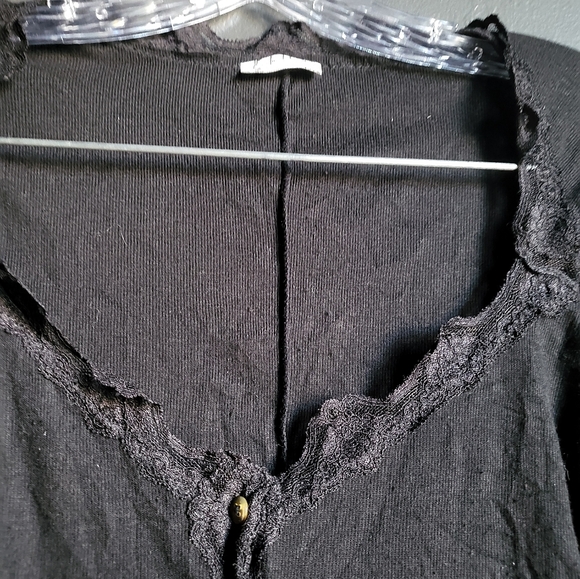 Free People Women's Black Big Love Rib Cardi Lace Trim Long Sleeve Button Sz M - Picture 2 of 8